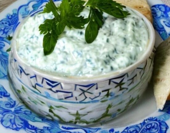 Sfaturi în bucătărie. Cum prepari tzatziki simplu și rapid