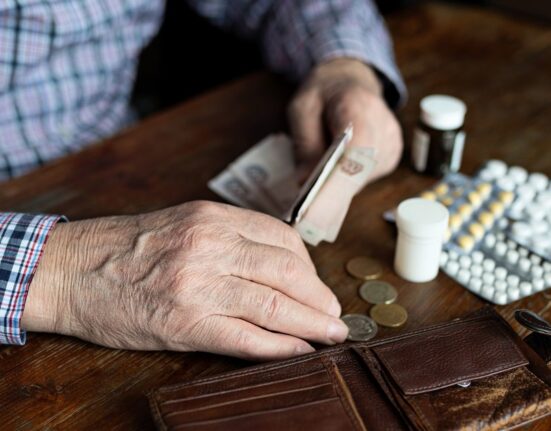 Pensionarii, îngenuncheați de măsurile de austeritate. Analist: „Statul ar fi trebuit să fie primul afectat de austeritate”