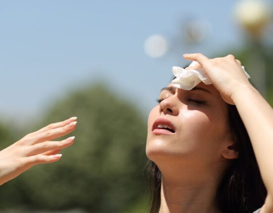 Prognoza meteo 8 iulie, la munte și la mare. Coduri de caniculă în toată țara. Regiunile în care apar furtuni