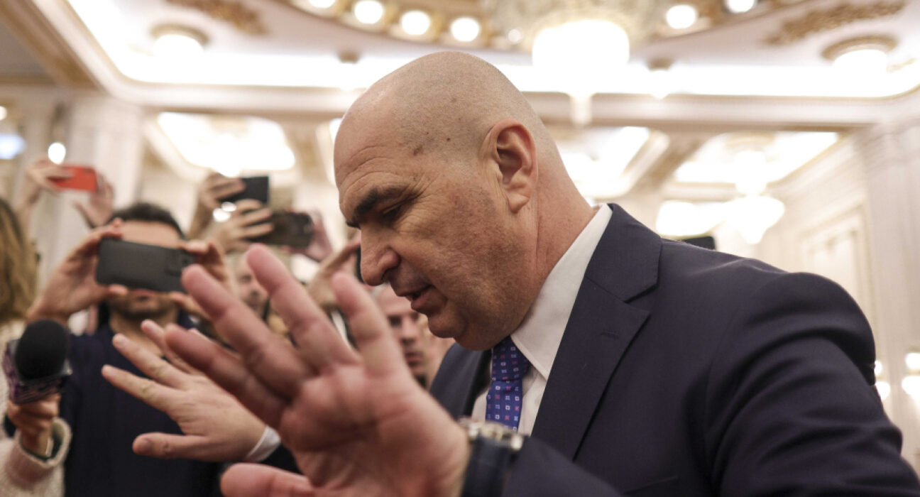 Care sunt șansele ca Guvernul Bolojan să pice, după moțiunea de cenzură anunțată de AUR