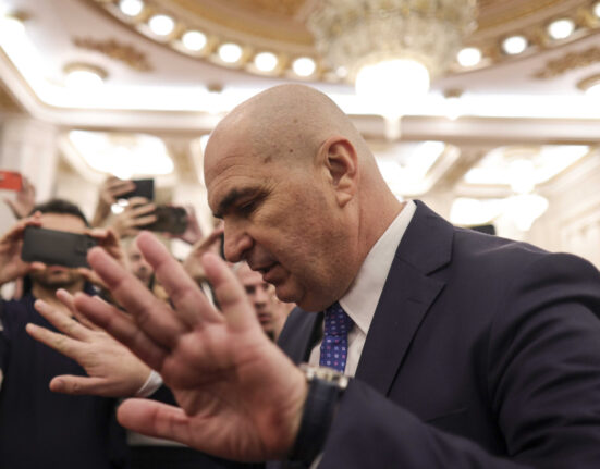 Care sunt șansele ca Guvernul Bolojan să pice, după moțiunea de cenzură anunțată de AUR