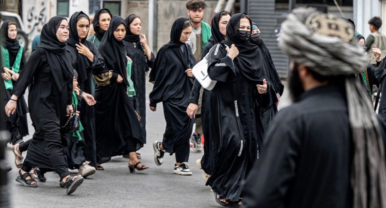 SUA a votat împotriva rezoluției ONU care condamnă „opresiunea sistematică” pe care o trăiesc femeile în Afganistan. Rusia, China și Iran s-au abținut