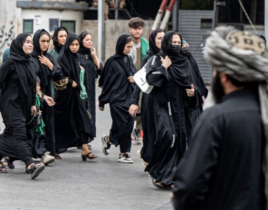 SUA a votat împotriva rezoluției ONU care condamnă „opresiunea sistematică” pe care o trăiesc femeile în Afganistan. Rusia, China și Iran s-au abținut