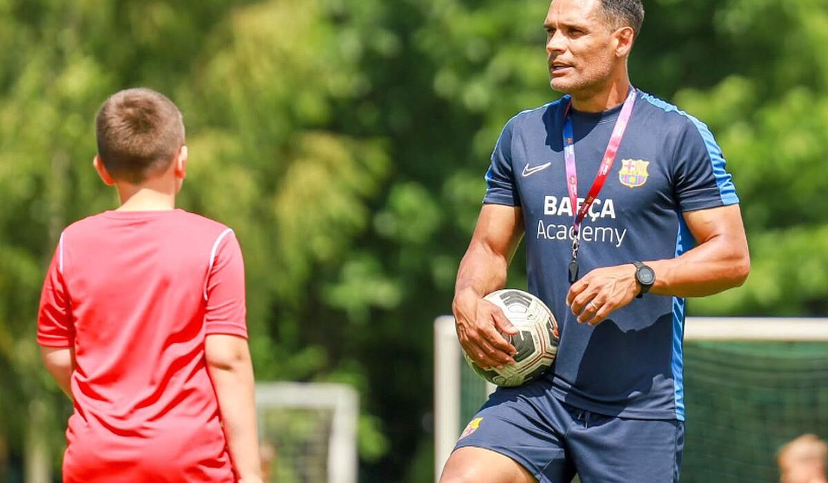 Metoda omizii și refuzul vaccinării » Dedesubturile transferului anunțat cu fast în România: „A lucrat la FC Barcelona”