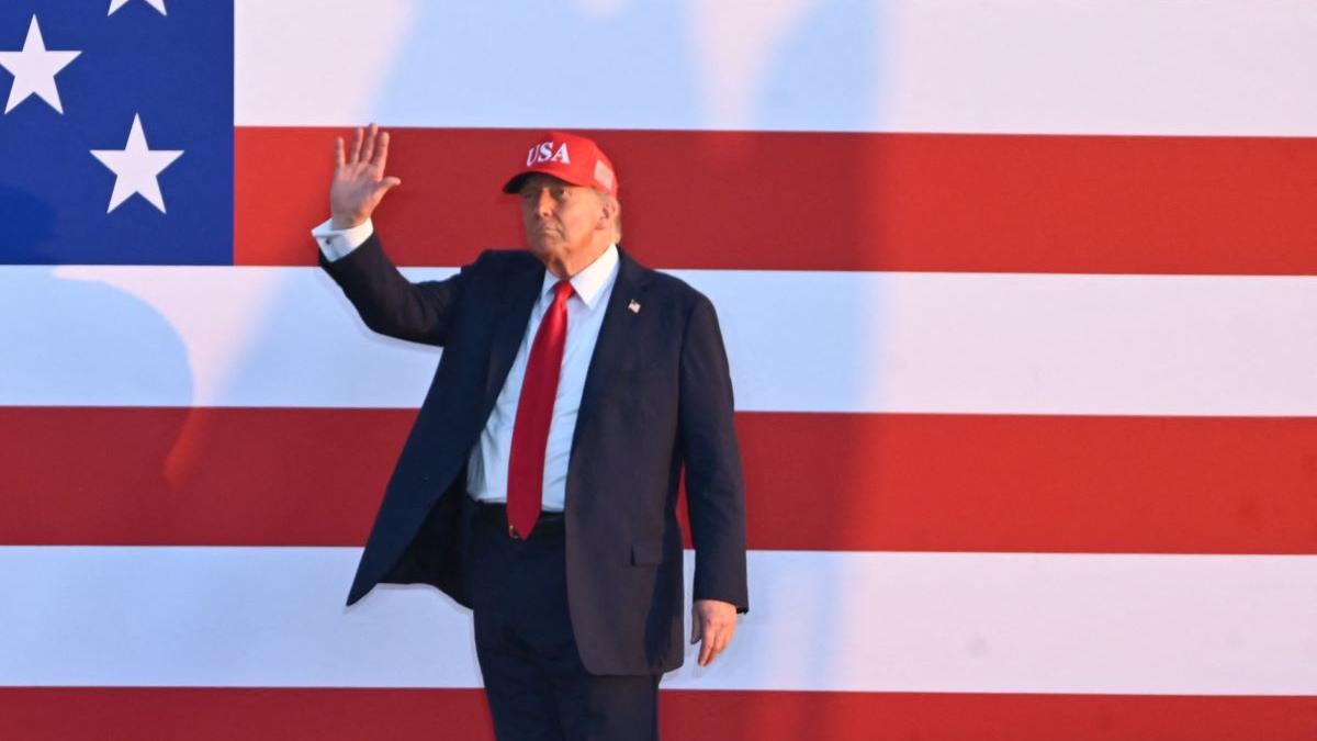 Trump le interzice chinezilor să cumpere terenuri agricole americane