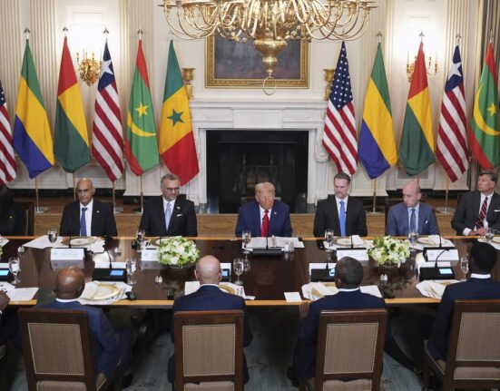 VIDEO Gafă la Casa Albă. Trump l-a întrebat pe președintele Liberiei unde a învățat engleza, limba oficială a țării sale