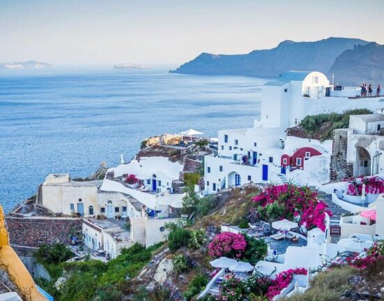 Grecia spune NU și suspendă cererile de azil pentru migranții din Africa de Nord