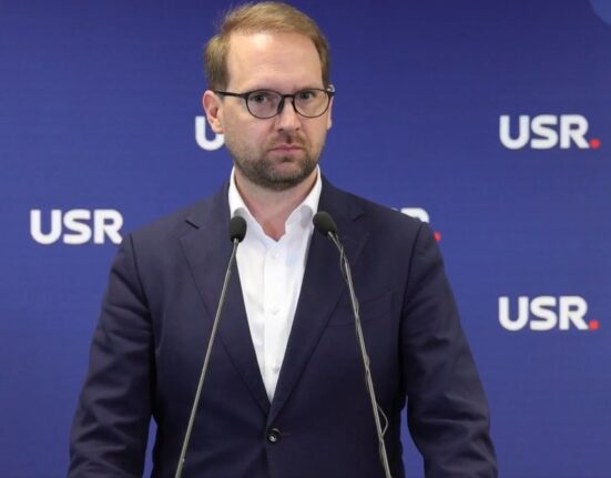 USR critică dur moțiunea „partidelor extremiste aliate”: „Este împotriva României și a cetățenilor ei. Este fix opusul patriotismului”