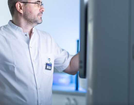 Premieră în România. MedLife aduce cea mai avansată tehnologie de secvențiere și pregătește un program amplu de testare genetică