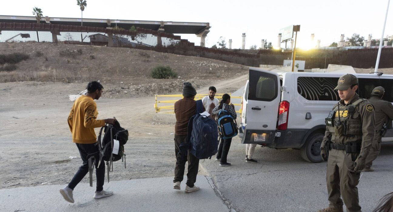 Un important politician democrat spune că Trump are dreptate în privința migrației