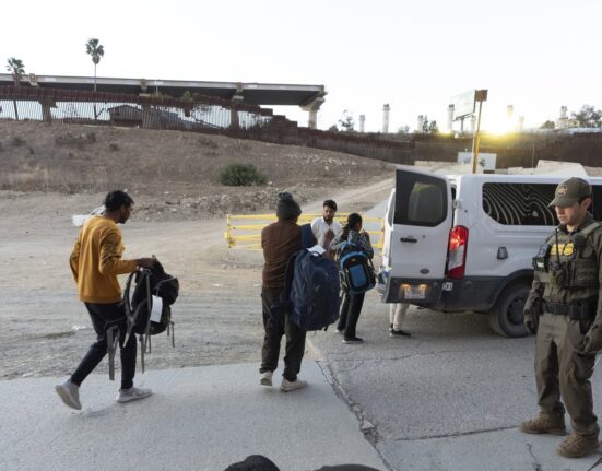 Un important politician democrat spune că Trump are dreptate în privința migrației