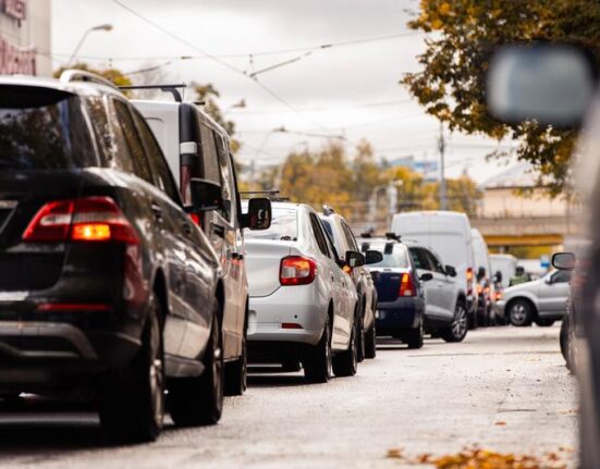 ULTIMA ORĂ Bucureștiul se pregătește să interzică cele mai poluante autovehicule – sunt vizate mașinile vechi și cele diesel. Va fi stabilită o zonă cu emisii reduse (LEZ)