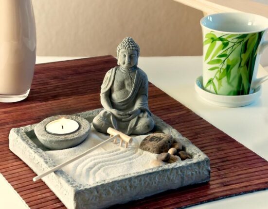 Alungă energia negativă din casa ta: 15 tehnici rapide pentru purificare