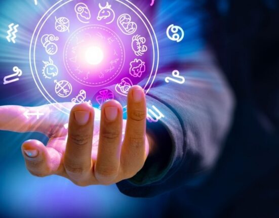 Horoscop duminică, 13 iulie. Nativii unei zodii au noroc la bani într-o situație neașteptată