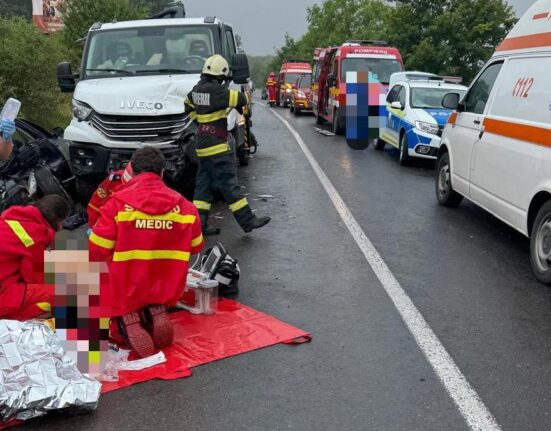 Accident în Neamț. Patru persoane rănite, una încarcerată