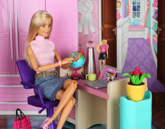 Controversa Barbie cu inteligență artificială. Un psiholog explică momentul în care apare pericolul