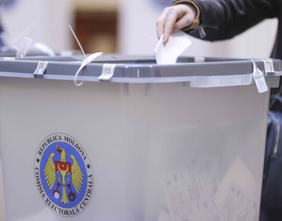 Sondaj în Republica Moldova: PAS conduce în opțiunile de vot, dar bătălia cu partidele pro-ruse se duce pentru aproape o treime din electorat