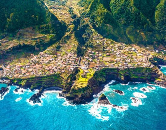 Concediile în afara țării, tot mai inaccesibile: peste jumătate dintre români nu-și permit o săptămână de vacanță