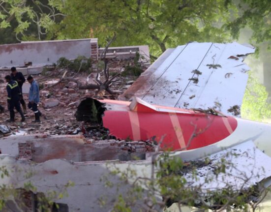 Noi detalii din ancheta privind prăbușirea avionului Air India. Căpitanul ar fi oprit alimentarea motoarelor