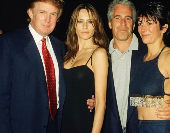 Guardian: Trump încearcă să minimizeze prietenia sa îndelungată cu Jeffrey Epstein. De la „e prietenul meu, un tip grozav”, la „nu eram un fan al lui”
