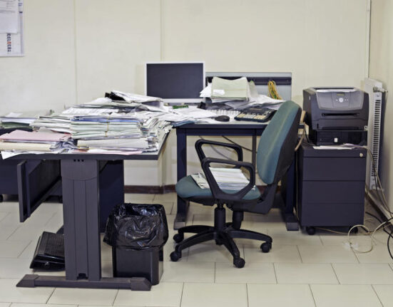 „Un experiment periculos”. Primele reacții din rândul funcționarilor publici după noile măsuri anunțate de Bolojan