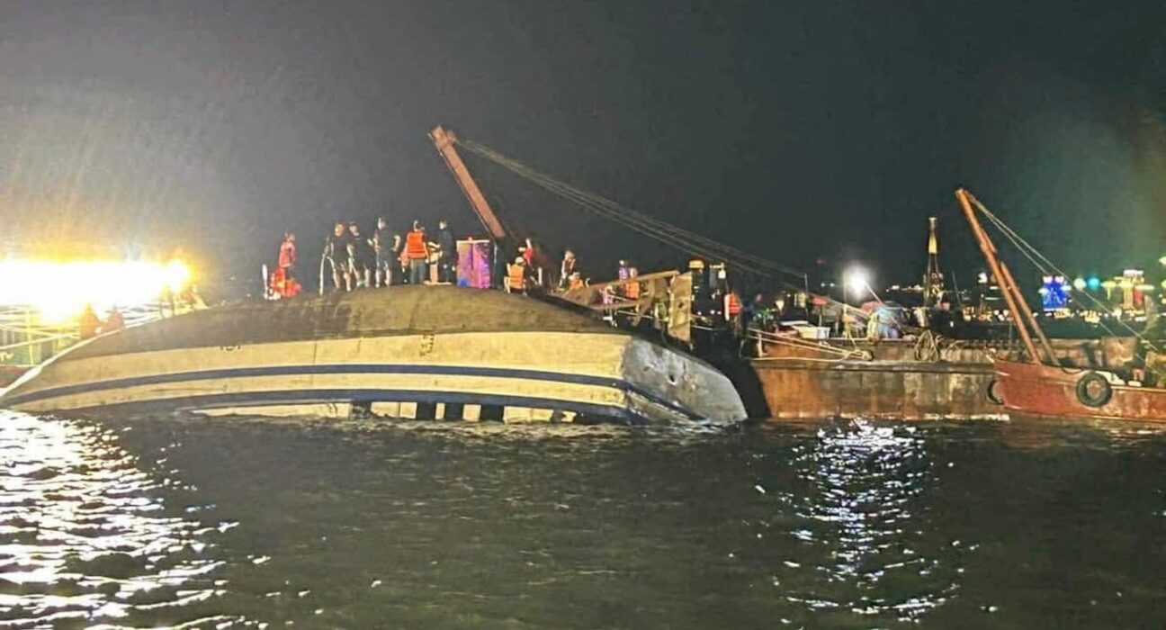 Cum a reușit să supraviețuiască un copil de 10 ani după naufragiul unui vas turistic în Vietnam / Cel puțin 37 de morți