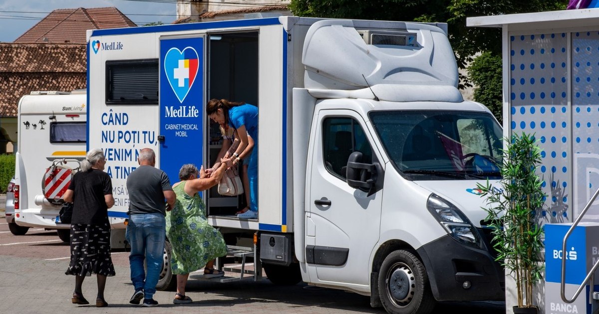 MedLife continuă să susțină comunitățile vulnerabile: peste 300 de locuitori din satele din Brașov și Alba au beneficiat de analize și consultații medicale gratuite în doar 6 zile, prin proiectul Caravana cu Sănătate