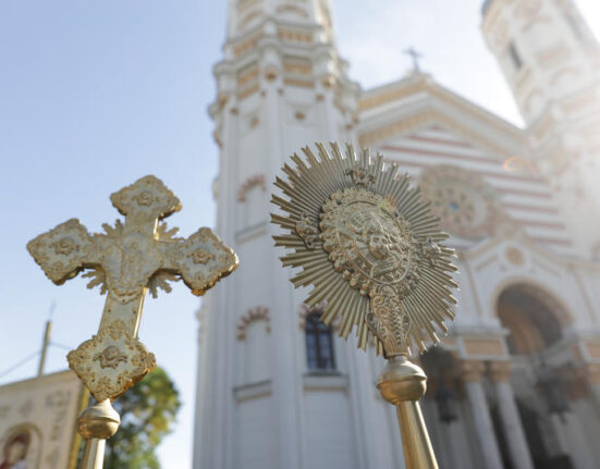Patriarhia Română, luare de poziție după ce la mormântul părintelui Ilie Lăcătușu a fost adus steagul Mișcării Legionare