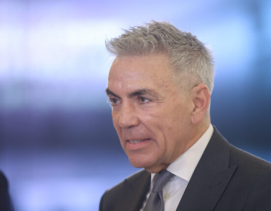 Cum și-au asigurat companiile vicepremierului Anastasiu protecția la ANAF: mită de peste 150.000 de euro plătită 8 ani la rând unui inspector pentru ca „totul să fie bine” / Date din dosar