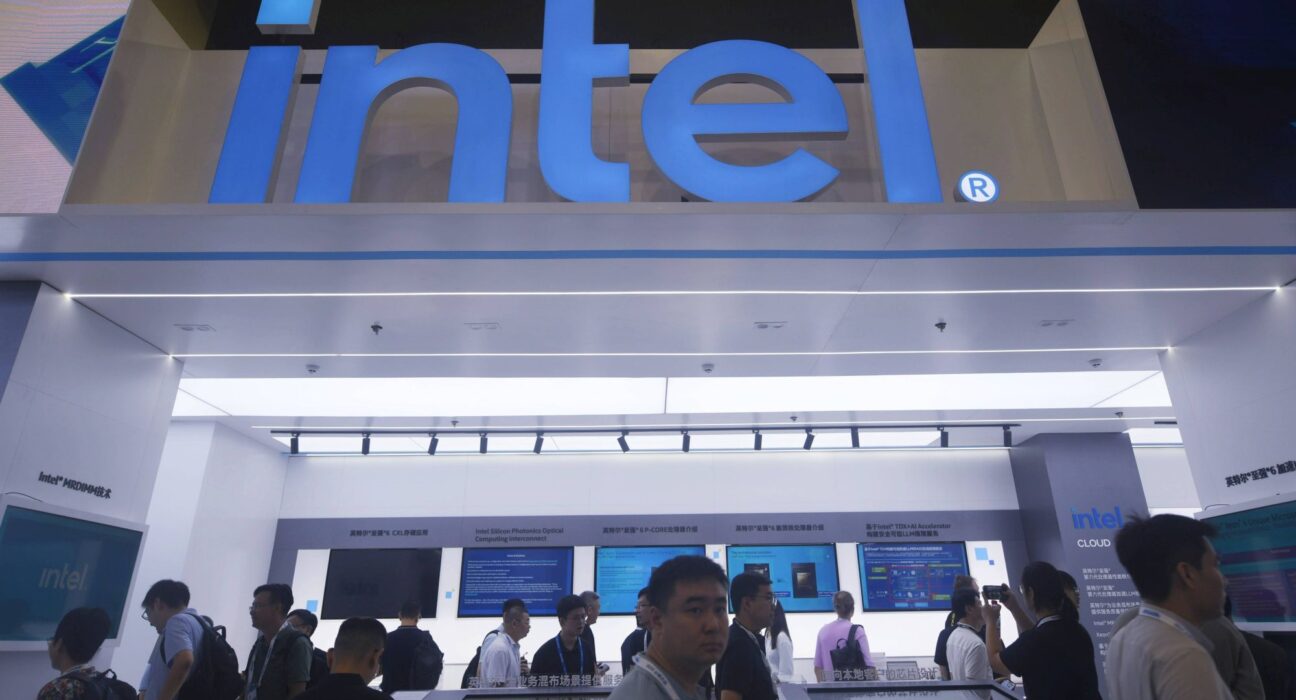 O mare companie de tehnologie abandonează planurile de producție în Europa și anunță noi runde de concedieri