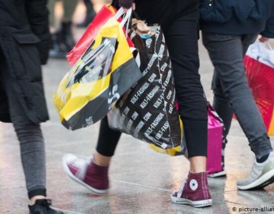 Ce trebuie să facă românii pentru a rezista austerității și scumpirilor. Cinci sfaturi de supraviețuire de la specialiști în domeniul financiar