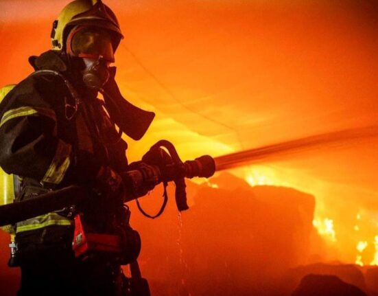 Incendiu uriaș la un adăpost de animale din localitatea Lupeni