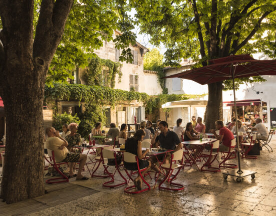 Atenţionare de călătorie pentru românii care merg în vacanță în sudul Franței din cauza incendiilor de vegetație