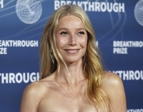 VIDEO După ce CEO-ul și șefa HR de Astronomer au fost dați de gol că au o idilă de solistul trupei Coldplay, compania o aduce pe Gwyneth Paltrow, fosta soție a artistului, într-un rol surpriză