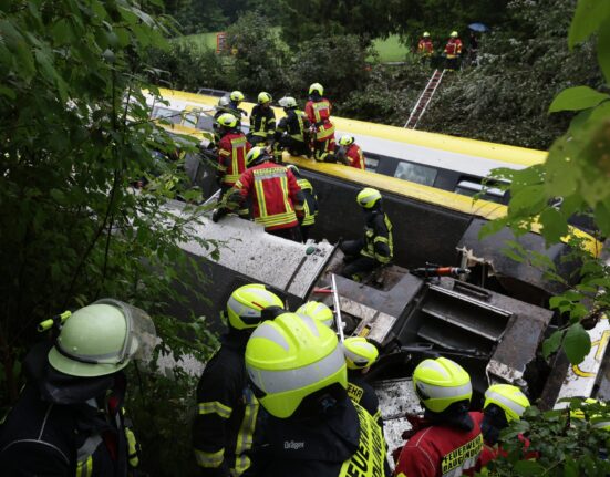 VIDEO Accident feroviar grav în Germania. Mai mulți morți și zeci de răniți după ce un tren a deraiat în sud-vestul țării