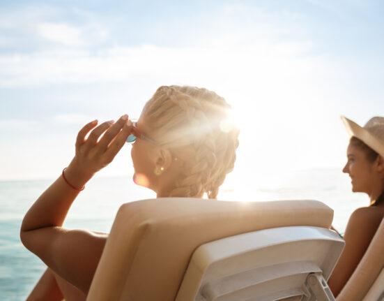 Alimente care îți protejează pielea de soare și te ajută să obții un bronz sănătos