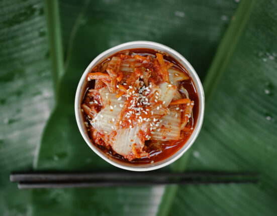 Kimchi făcut acasă, cu gust românesc: superalimentul asiatic care îți transformă sănătatea