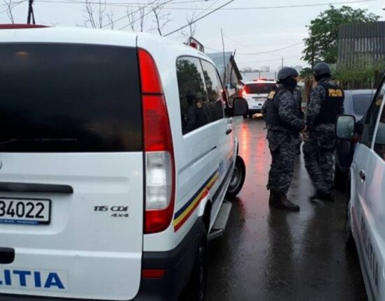 Trei oameni de afaceri reţinuţi şi alţi trei sub control judiciar într-un dosar privind rambursări ilegale de TVA. Prejudiciu de peste 9 milioane de euro