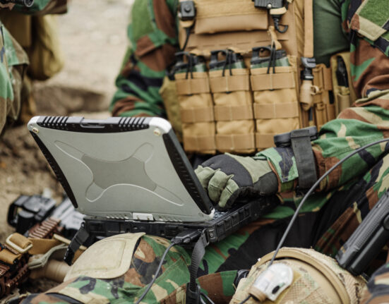 România cere finanțare UE pentru echipamente militare: 70% din proiectele depuse prin SAFE vizează industria de apărare