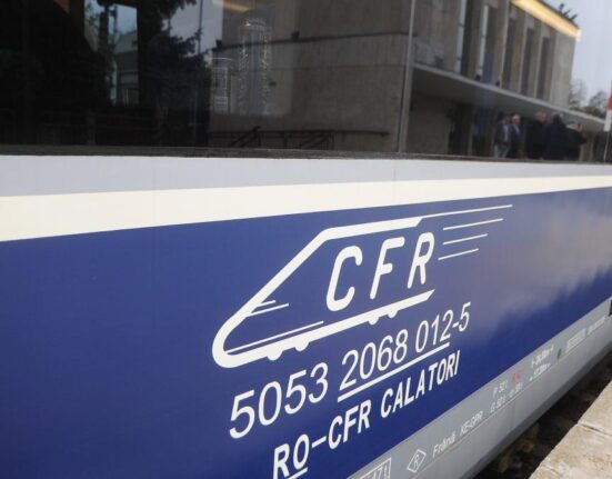 Patru ore de întârziere pentru trenul Oradea-Constanța din cauza unei defecțiuni la un vagon
