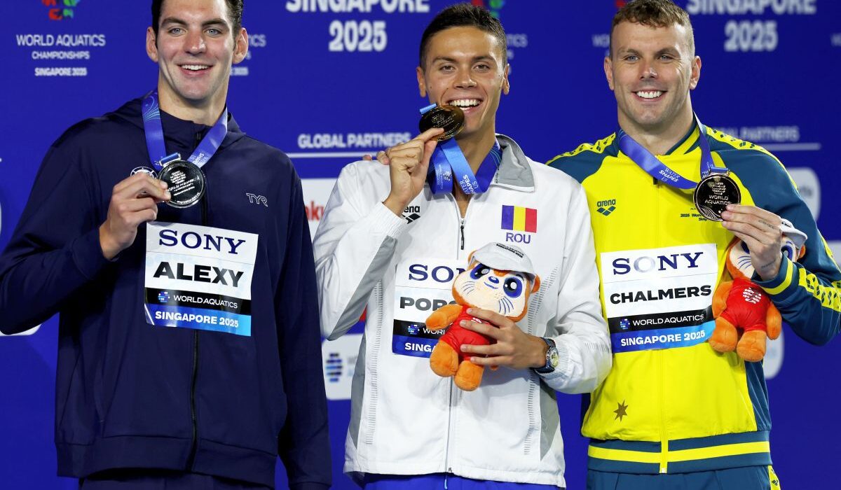 Îndemnul postat de David Popovici, după ce a devenit dublu campion mondial la Singapore: „Aceasta e victoria”