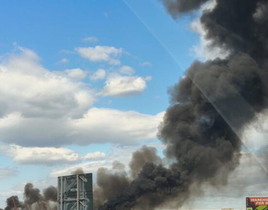 Trafic deviat de pe autostrada A2 din cauza unui incendiu de vegetație