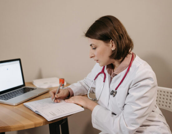 CNAS: Cine rămâne asigurat fără contribuție și cine va plăti. Schimbări majore în sănătate: Milioane de români, vizați