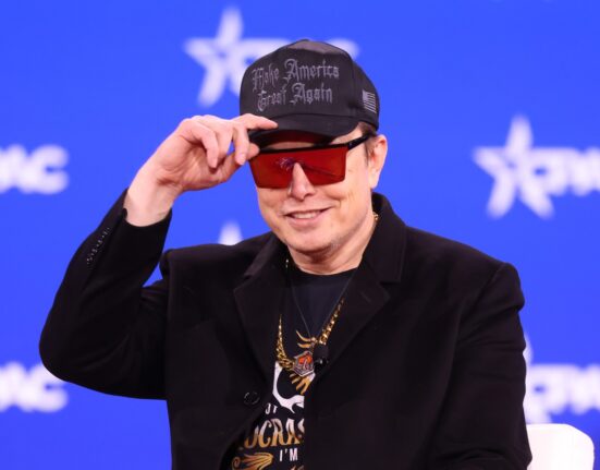 Elon Musk a donat milioane de dolari aliaţilor republicani chiar înainte de a-şi anunţa propriul partid și în toiul conflictului acerb cu Donald Trump