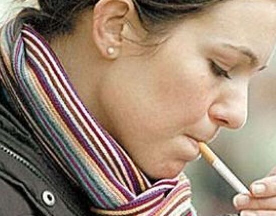 Lăcomia face statul român să-și dea cu stângul în dreptul. Motivul pentru care în România se fumează tot mai multe țigări contrafăcute