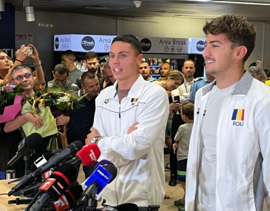 David Popovici a revenit în România după Mondialul din Singapore. A lămurit chiar la sosire ‘problema’ retragerii