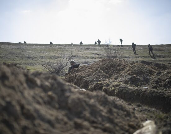 Rușii se regrupează, pregătindu-se pentru un „război insular” intens. Punctul nevralgic identificat de armata ucraineană