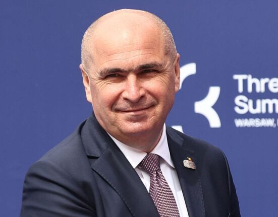 Invitație neobișnuită pentru premierul Bolojan: „Nu îl chem la meciuri de fotbal, ci să-mi vadă rețeaua de gaze!”