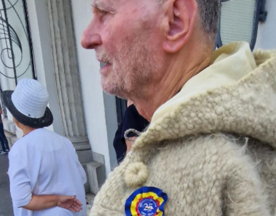 Funeraliile unui președinte: de la „fi-ți-ar țărâna de plumb” la „o să trăiești aievea Comandante”