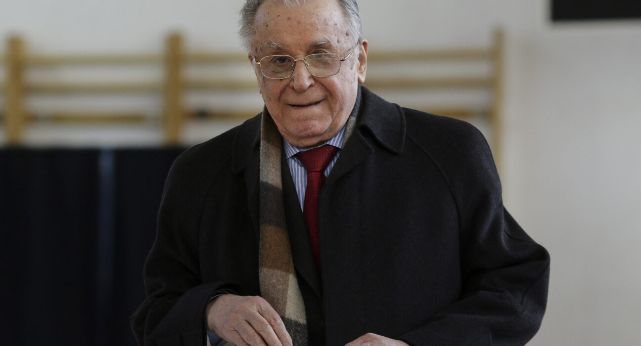 DOCUMENT. Ion Iliescu, inclus pe o listă neagră într-un act oficial asumat de Administrația Prezidențială: „Nu și-a renegat niciodată convingerile marxiste”